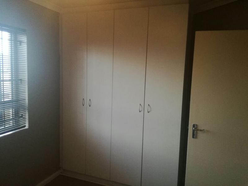 To Let 2 Bedroom Property for Rent in Uitzicht Western Cape